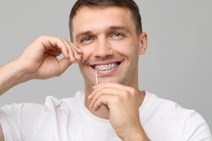 how to floss with braces