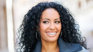 Ceramic braces vs metal braces, ceramic and metal braces and the difference between metal and ceramic braces