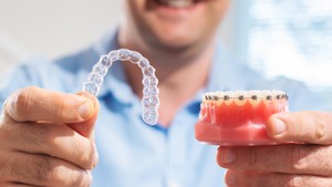 What’s the Difference Between Braces and Invisalign?
